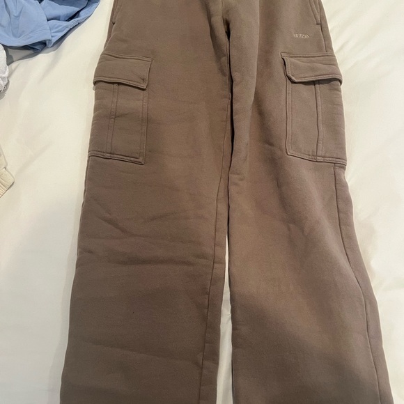 Aritzia Pants - Aritzia Womens Cargo Sweatpants - Brown